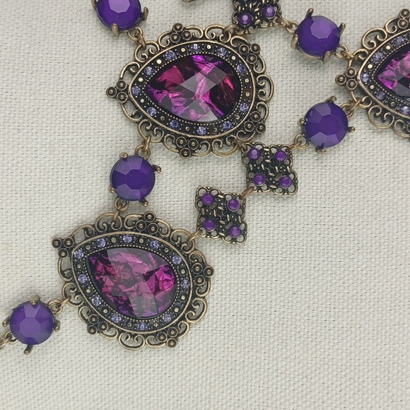 Dazzling Multifacted Victorian Style Purple Jeweled Bib Statement Necklace - Picture 3 of 11